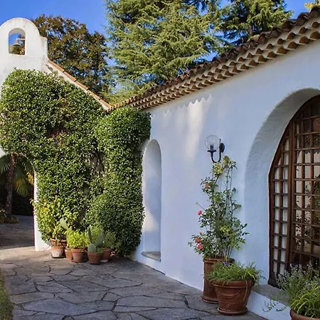 Sleeps 6 With Air Con Villa Stresa