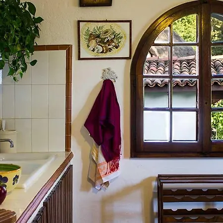 Villa Sleeps 6 With Air Con