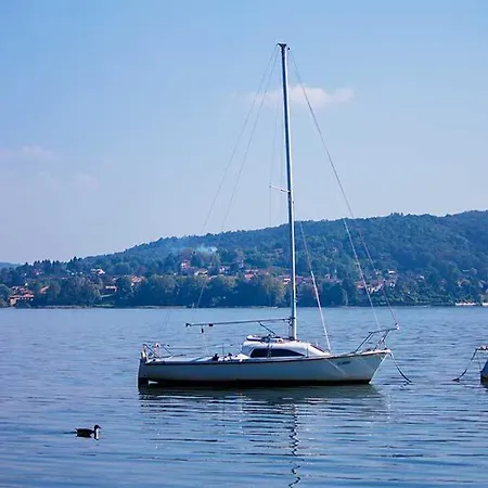 Sleeps 6 With Air Con Stresa