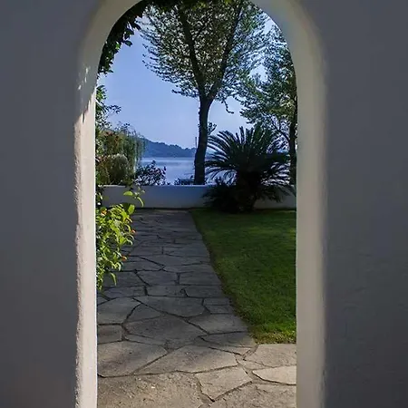 Villa Sleeps 6 With Air Con *